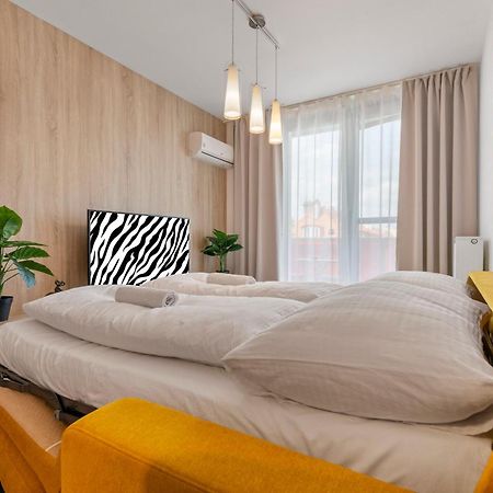 Апартаменти Lam Safari - Balcony - Ac - Free Parking Братислава Екстер'єр фото