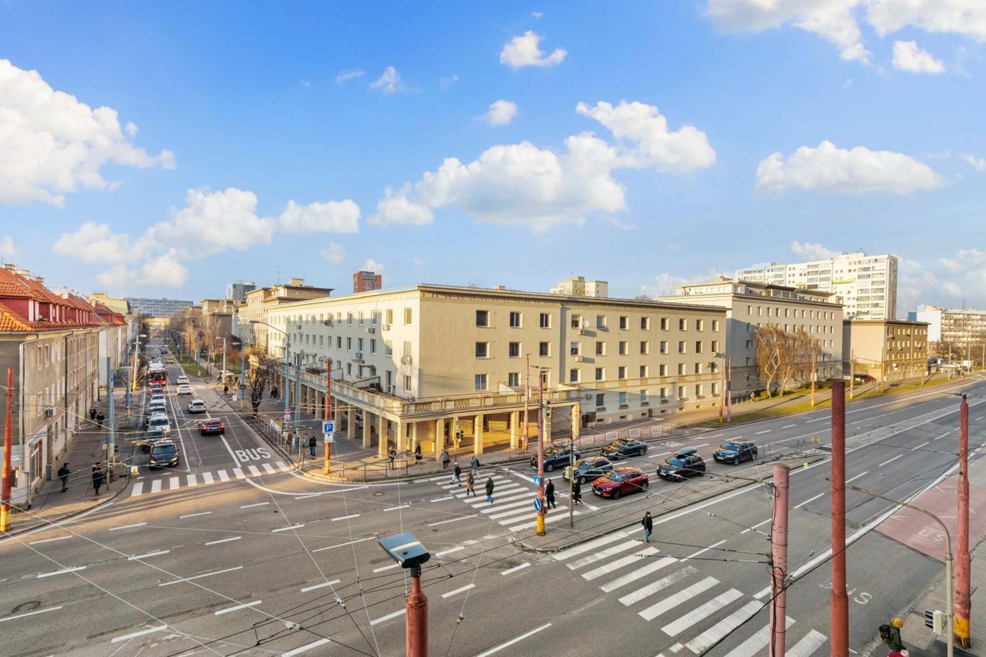 Апартаменти Lam Safari - Balcony - Ac - Free Parking Братислава Екстер'єр фото