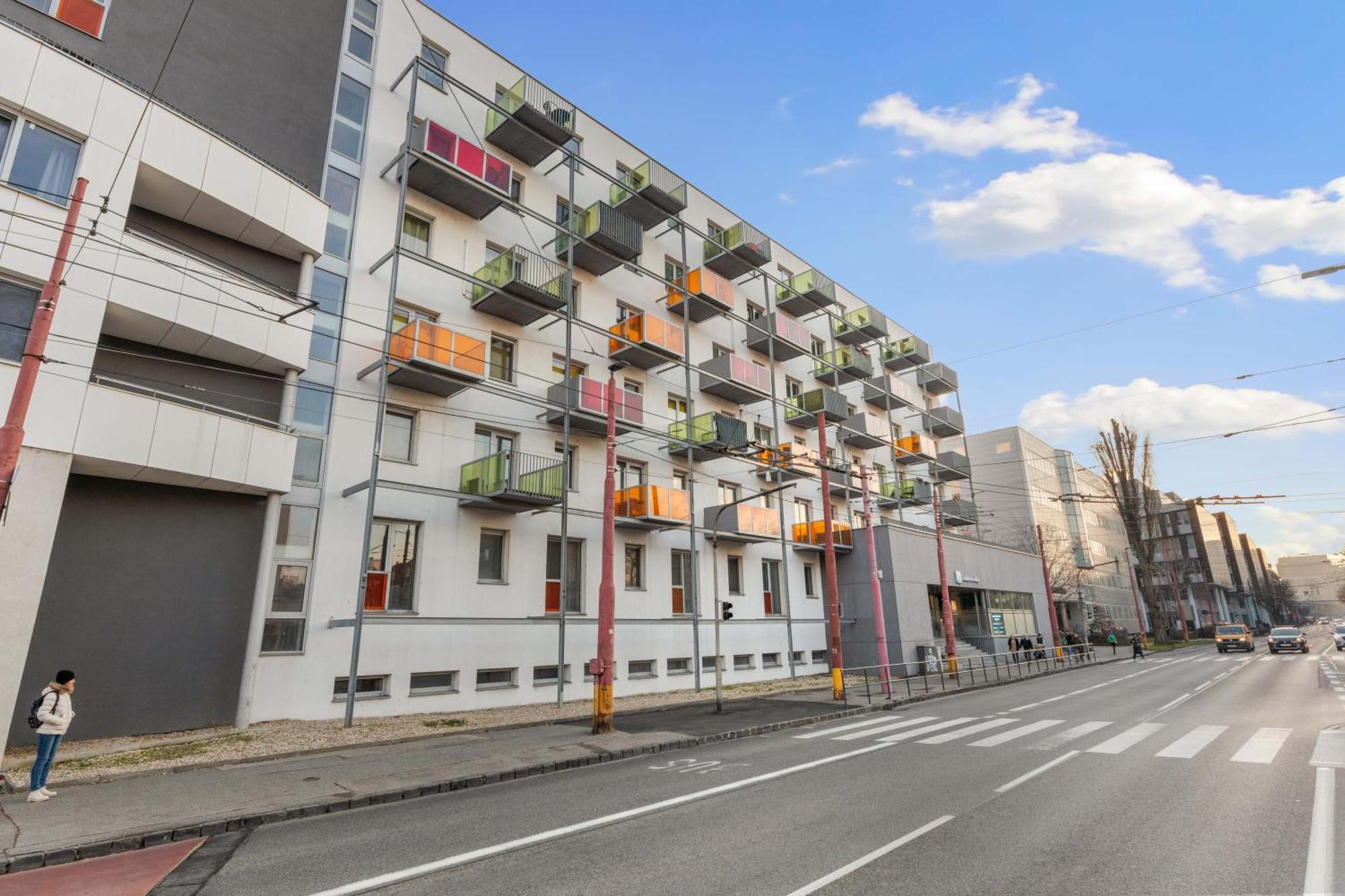 Апартаменти Lam Safari - Balcony - Ac - Free Parking Братислава Екстер'єр фото