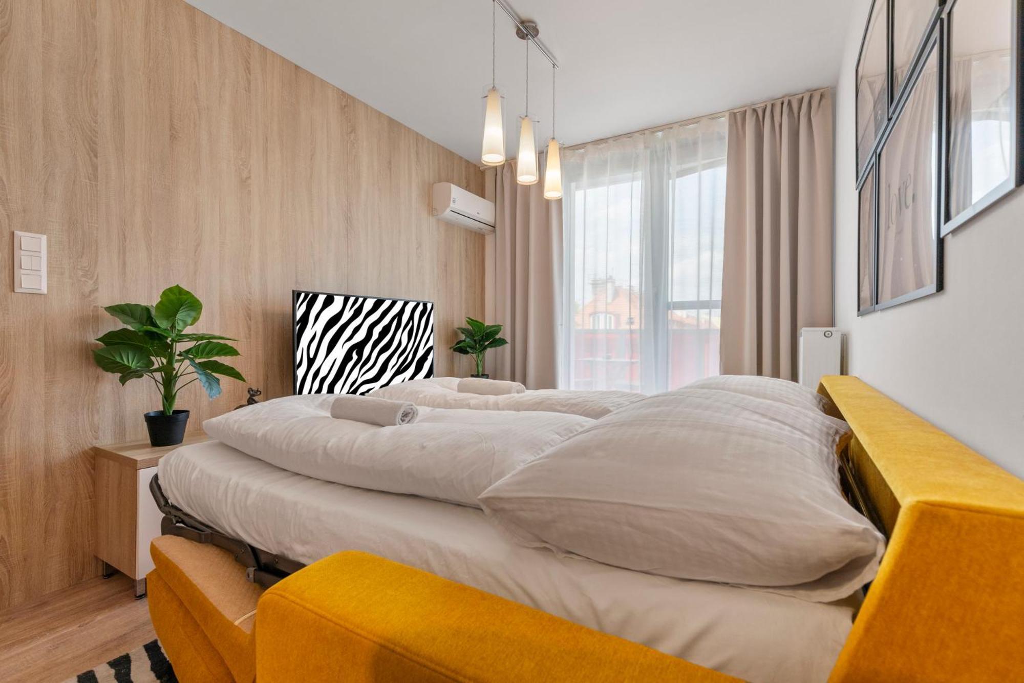 Апартаменти Lam Safari - Balcony - Ac - Free Parking Братислава Екстер'єр фото